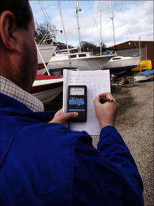 The Skipper Plus has a handy 'hold' feature for taking readings in hard to see locations